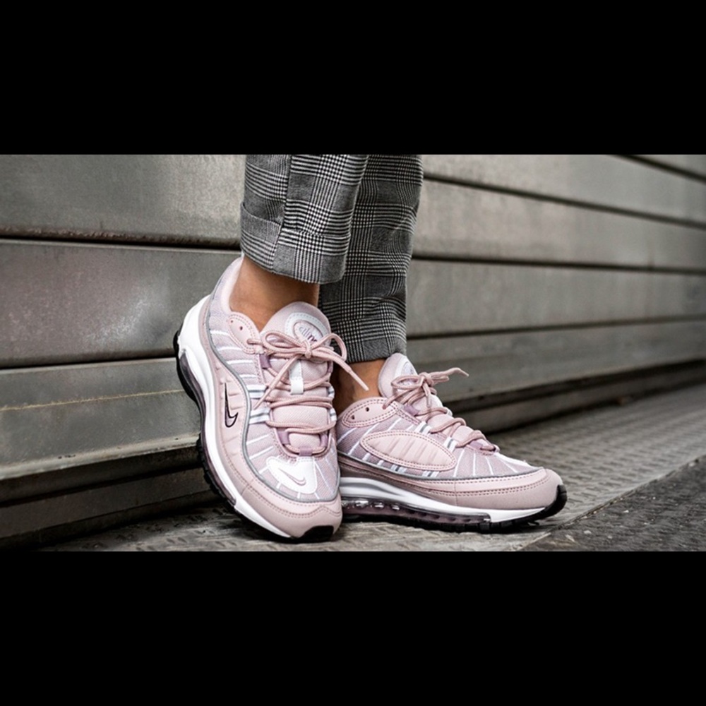 Nike Air Max 98 barely rose
